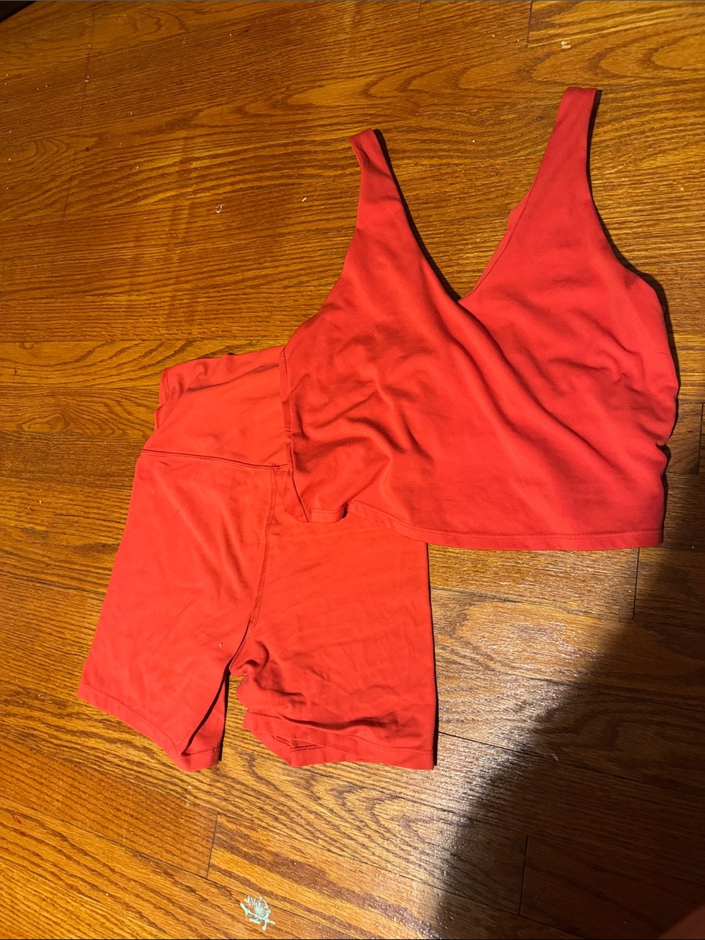 Seamless V-Neck Crop Tank and High-Waist Bike Shorts Set - Red